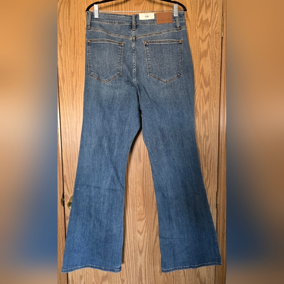 Judy Blue Flare Jeans in Classic Blue - Picture 4 of 5